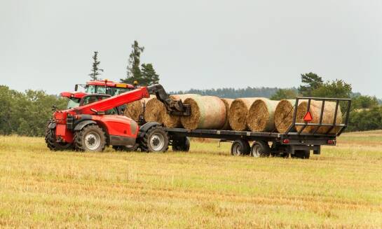 Przyczepy do bel a integracja z nowoczesnymi systemami do zarządzania gospodarstwem