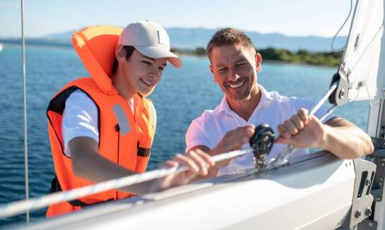 Poradnik dla przyszłych sterników: co warto wiedzieć przed rozpoczęciem motorowodnego kursu