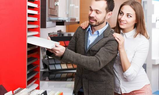 Porównanie kuchni na wymiar z gotowymi kuchennymi zestawami