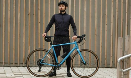 Jak ubrać się na rower? Poradnik dla rowerzystów