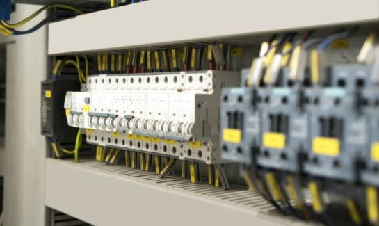 Wpływ krańcowych łączników na bezpieczeństwo instalacji elektrycznych