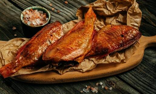 Wpływ temperatury na teksturę i smak ryb wędzonych