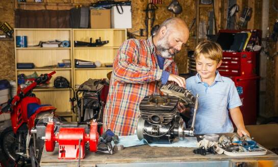 Jakie są wyzwania i korzyści związane z nauką na kursie mechaniki motorowodnej?