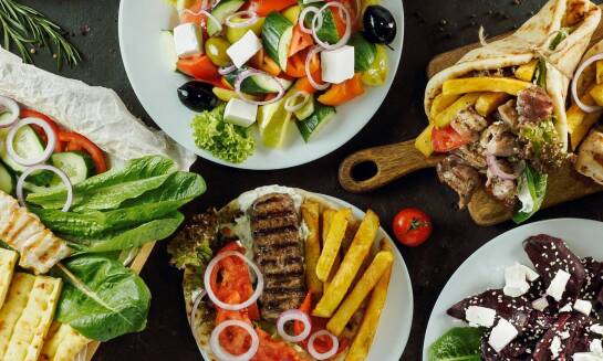 Wegetariańskie i wegańskie opcje w ofercie cateringu w Łomiankach