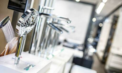 Wykorzystanie nierdzewnej stali w okuciach do kabin prysznicowych