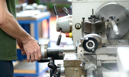 Mechaniczna obróbka jako fundament skutecznych napraw urządzeń pokładowych