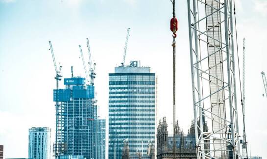 Prace budowlane – jak stalowe technologie zmieniają krajobraz miast?