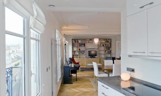 Komfort i funkcjonalność: co oferują przestronne rodzinne apartamenty?