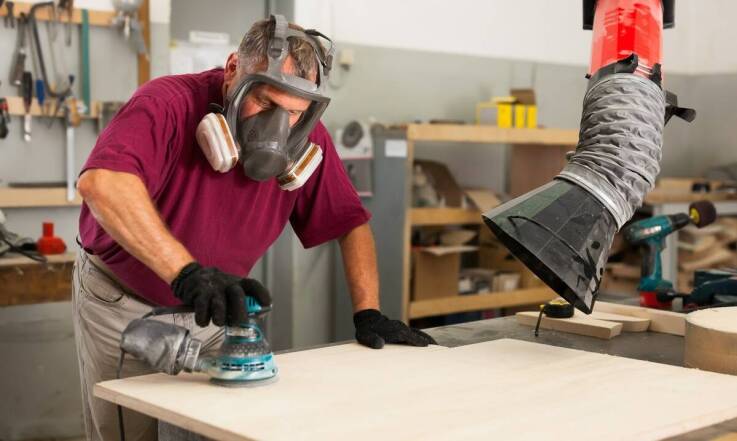 Jak przygotować meble do profesjonalnego procesu lakierowania?