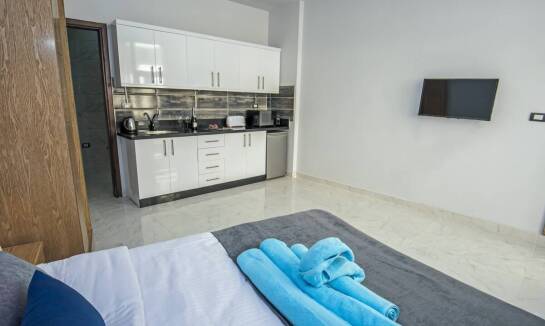 Pokoje z kuchennym aneksem w Dźwirzynie – jakie udogodnienia czekają na gości?