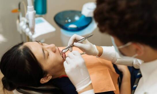 Jakie usługi oferują gabinety stomatologiczne w zakresie profilaktyki zdrowia jamy ustnej?