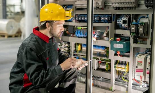 Jakie technologie warto uwzględnić przy projektowaniu elektrycznych systemów?