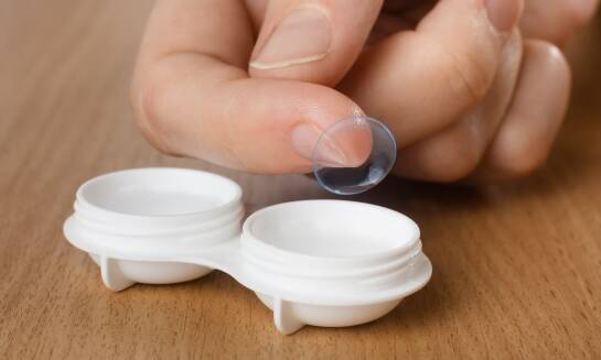 Jak wybrać idealne kontaktowe soczewki dla osób z astygmatyzmem?