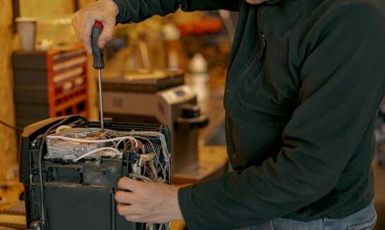 Jak skutecznie naprawić kosmetyczne frezarki bez ryzyka utraty jakości?