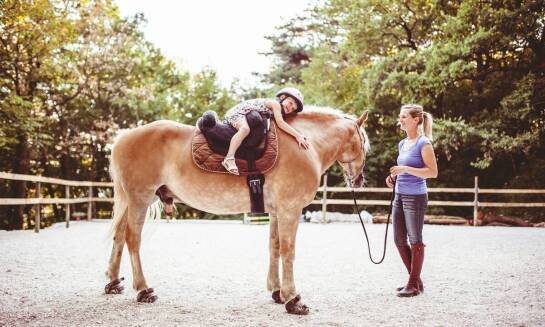 Jak programy hipoterapii wpływają na psychiczne zdrowie dzieci?