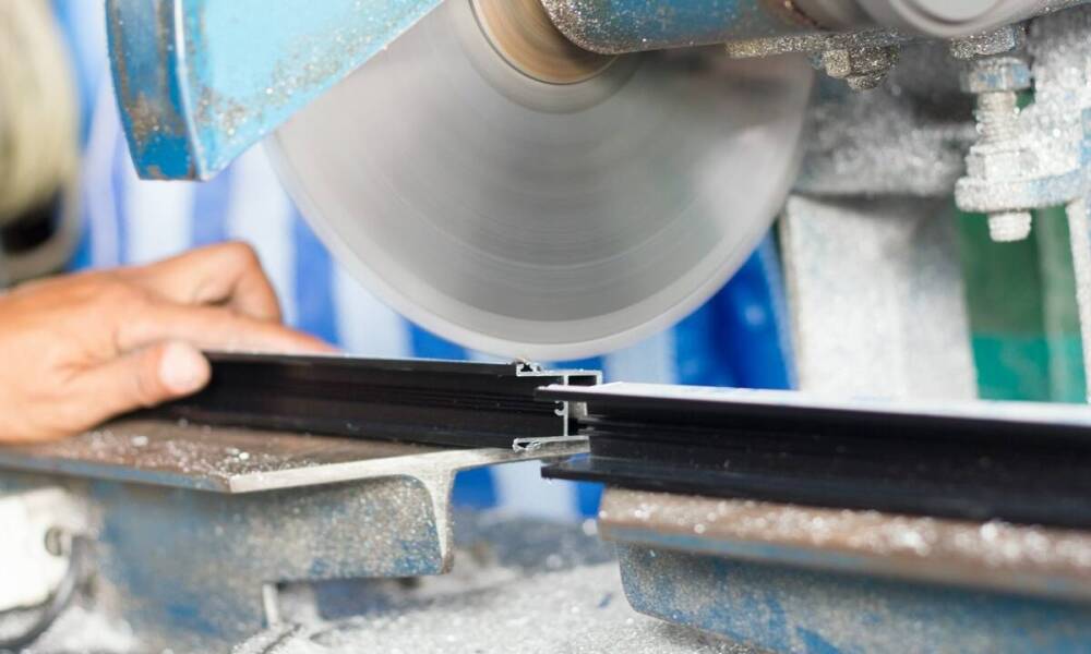 Profesjonalne cięcie profili: usługi dostosowane do potrzeb klienta