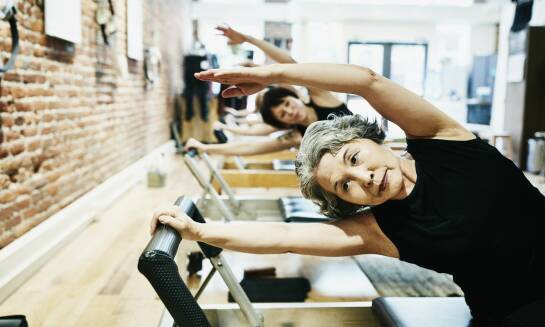 Jakie są najlepsze praktyki stretchingu dla osób uprawiających pilates?