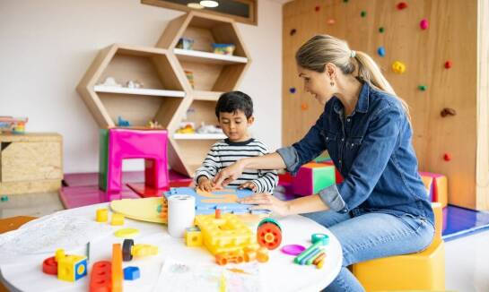 Mobilne pokoje zagadek jako narzędzie wspierające naukę przez zabawę