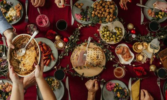 Catering świąteczny we Wrocławiu – jak ułatwić organizację rodzinnej uroczystości?