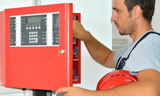 Jakie dokumenty są istotne przy konserwacji systemów sygnalizacji pożarowej?