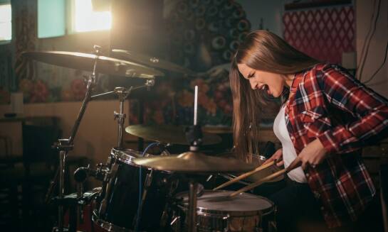 Rola intensywnych kursów w nauce gry na perkusji