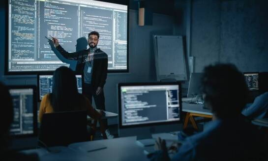 Wprowadzenie do zaawansowanych funkcji w ramach szkoleń w Springu