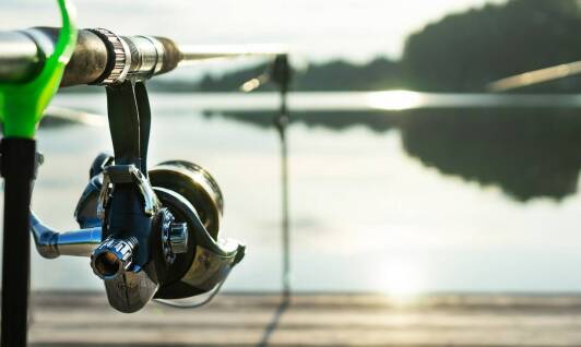 Zastosowanie wędkarskich stojaków w różnych warunkach pogodowych