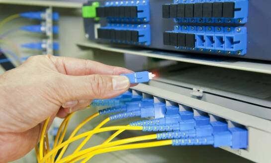 Jakie technologie wspierają montaż nowoczesnego światłowodowego internetu?