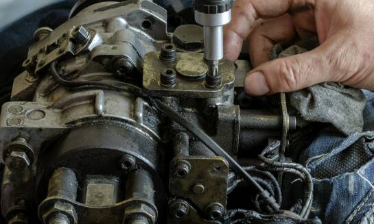 Regeneracja wtryskowych pomp – jak wpływa na redukcję operacyjnych kosztów?