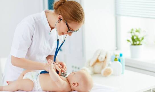 Jak pediatryczne porady wspierają rodziców w codziennej opiece nad dzieckiem?