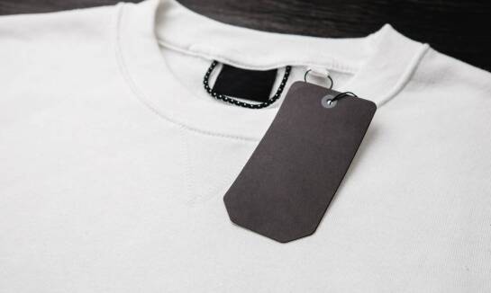 Bluza z haftem jako element limitowanej kolekcji – korzyści dla marki