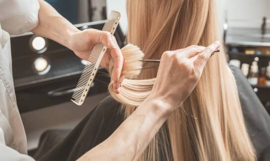 Dziewicze włosy jako element luksusowej oferty w salonie fryzjerskim