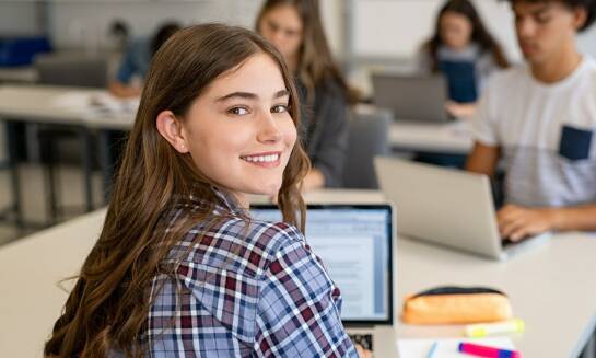 Jak indywidualne lekcje z angielskiego mogą poprawić umiejętności gramatyczne?