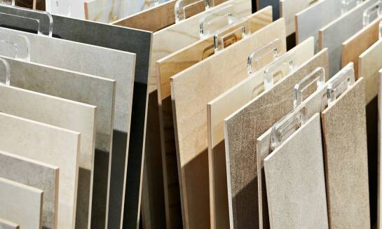 Jakie są różnice między ceramicznymi płytkami a gresowymi?