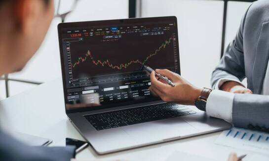 Jak prawnik wspiera klientów w skomplikowanych gospodarczych sprawach?