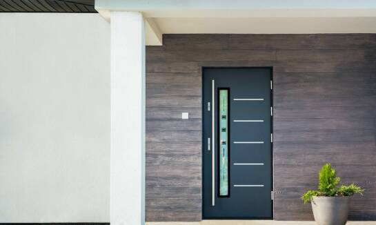 Jak odpowiednio dopasować wejściowe drzwi do wystroju domu?