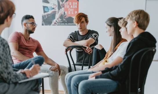 Rola grup wsparcia w początkowym etapie odwyku narkotykowego
