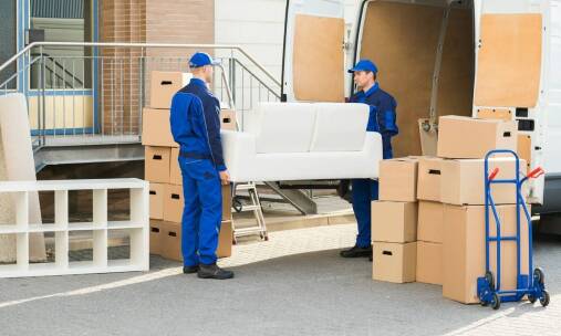 Przewóz mebli a logistyka: jak zapewniamy płynność w transporcie?