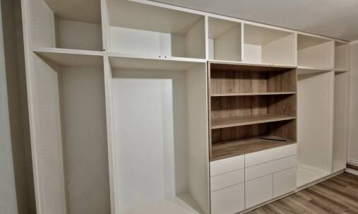 Jakie funkcje mogą mieć nowoczesne systemy do przechowywania w zabudowie wnęk?