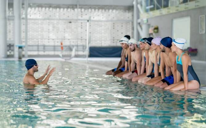 Jak indywidualne lekcje pływania przygotowują do zaawansowanych sportowych wyzwań?