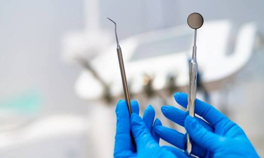 Wpływ higieny ustnej jamy na trwałość zębowych implantów