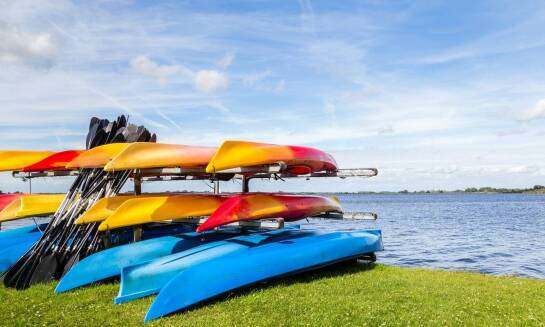 Jakie są najpopularniejsze trasy kajakowe na Mazurach?