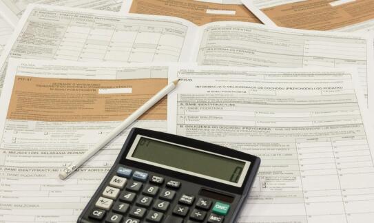 Jak biuro rachunkowe pomaga w przestrzeganiu aktualnych prawnych przepisów?