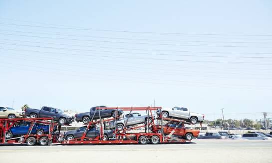 Porównanie funkcjonalności różnych modeli samochodowych lawet