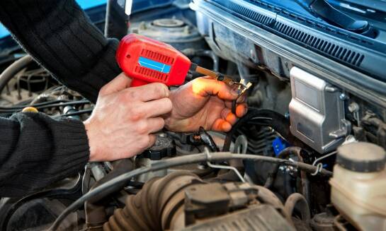 Jak poprawnie zainstalować elektryczne kostki samochodowe, aby zapewnić ich długotrwałe działanie?