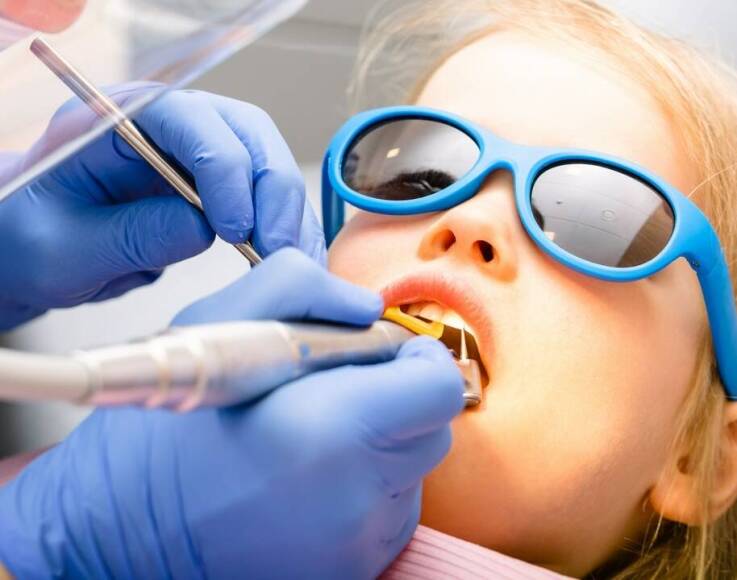 Jakie są korzyści z lakowania zębów dla dzieci?