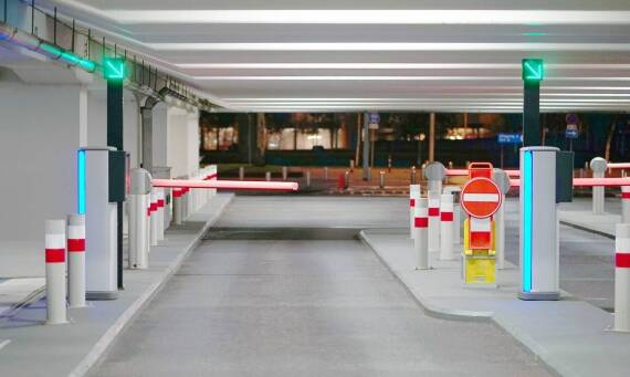 Wpływ oświetlenia na bezpieczeństwo pojazdów na lotniskowych parkingach