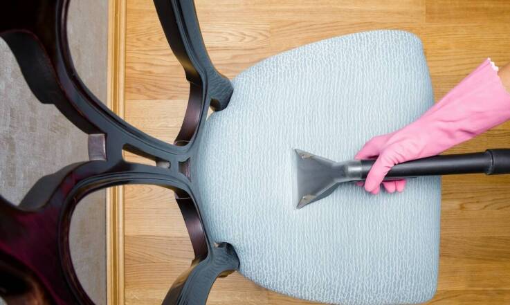 Jakie materiały krzeseł są najbardziej wymagające do czyszczenia?