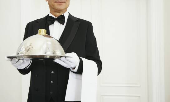 Rola profesjonalnej kelnerskiej obsługi w zapewnieniu wysokiej jakości usług