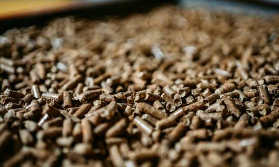 Pellet a ochrona środowiska: jakie są ekologiczne zalety jego?